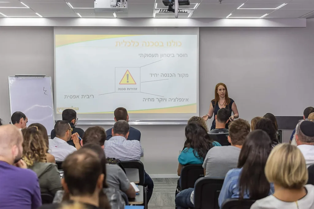 אורה אריאל האופטימית בהרצאה